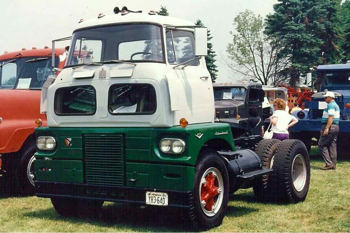 Por que este caminhão tinha um para-brisa no chão? A história do International Sightliner