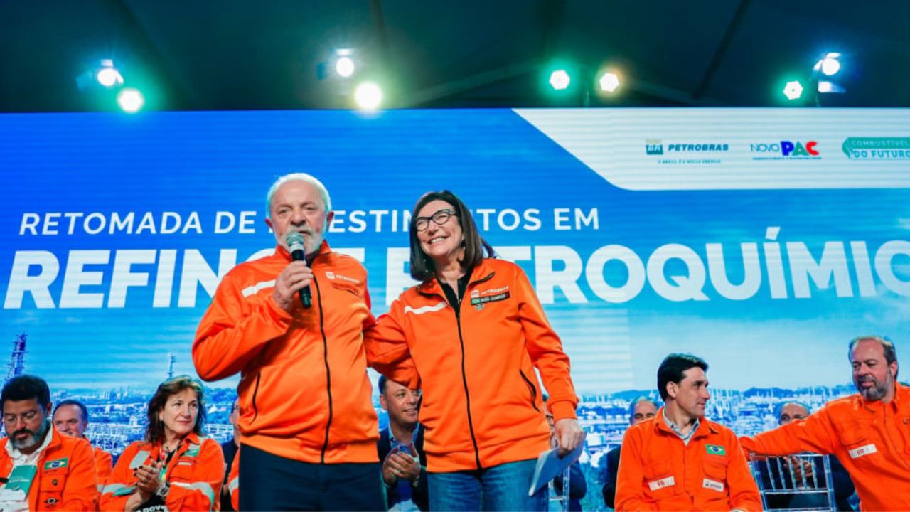 Petrobras anuncia investimento bilionário para ampliação da REDUC com aumento de 110 mil bpd na capacidade de refino e geração de 38 mil empregos.