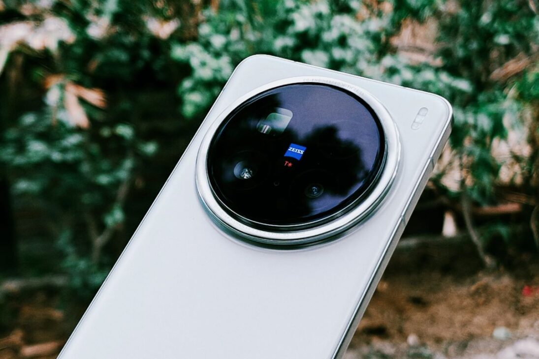 Vivo lança X200 Pro com lentes Zeiss e modo Super Macro para ampliar foco em fotografia