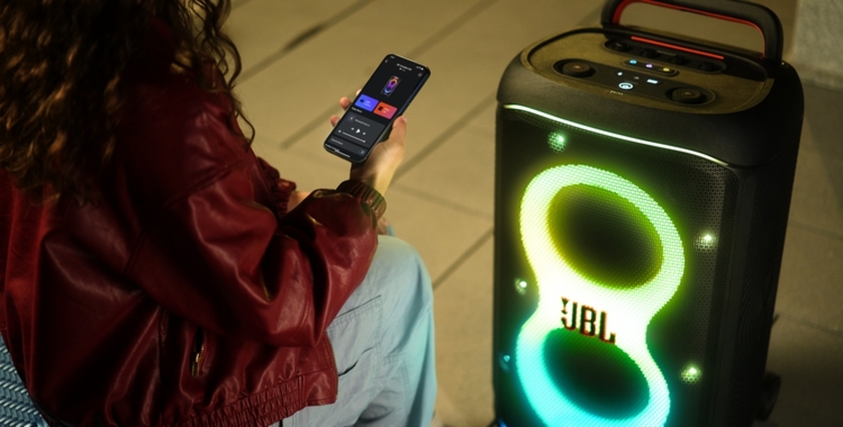 Saiba mais do lançamento da nova caixa de som portátil no mercado brasileiro: a JBL PartyBox 520. A festa vai ficar mais potente e durável!