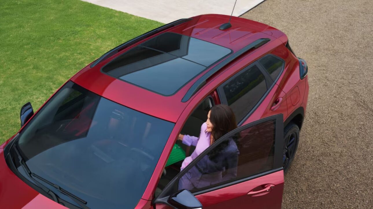 Chevrolet Tracker 2026 chega com motor recalibrado, menos potência, novo visual e economia recorde para driblar imposto e manter preço competitivo.