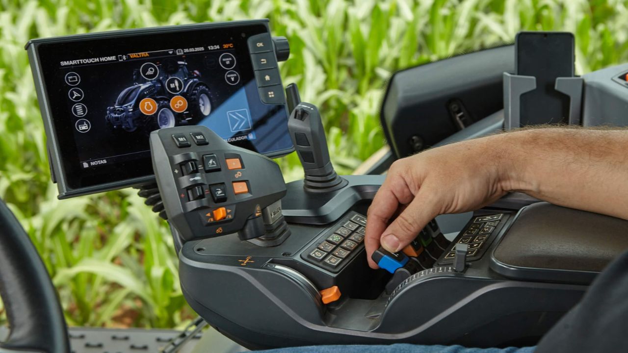 Interior do Trator Série S6 da Valtra