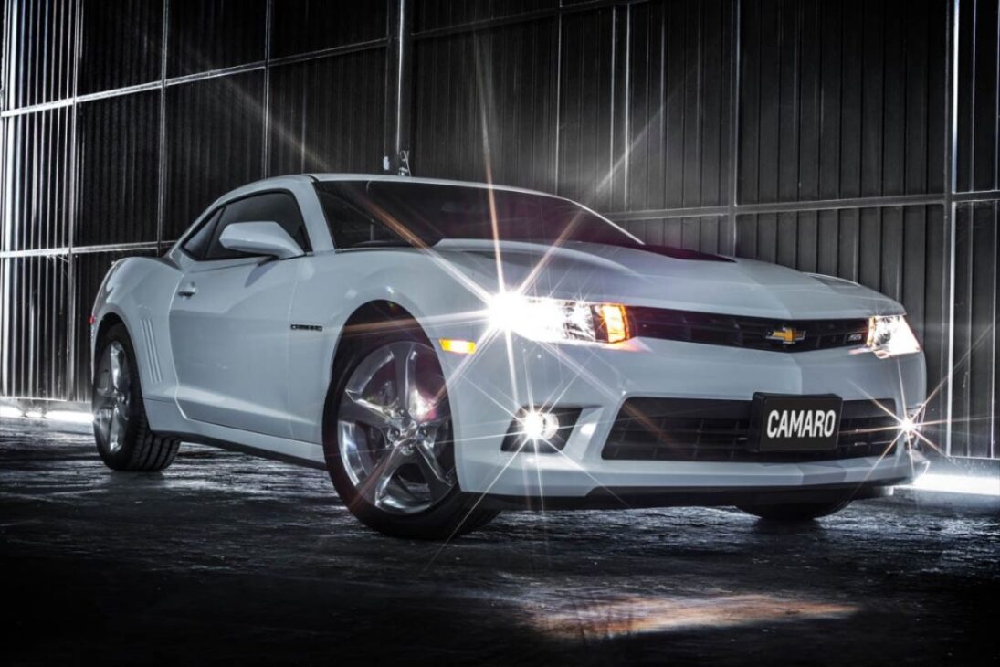 Chevrolet Camaro SS 2014 acelera de 0 a 100 km/h em 4,8 s com motor V8 aspirado de 406 cv
