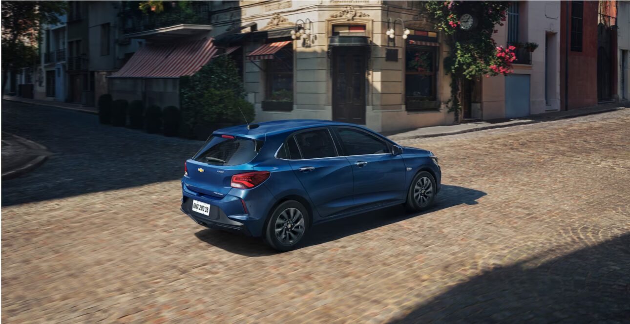 Confira a ficha técnica, preço e todos os detalhes do Chevrolet Onix Plus Premier 1.0 2026. O sedan mais completo da linha está pronto para o mercado. 