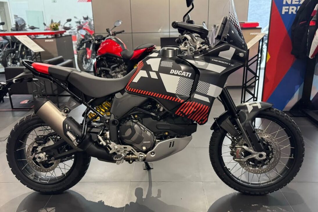 Ducati Desert X RR22 tem 111 cv, autonomia de até 1.000 km e 6 modos de pilotagem no Brasil