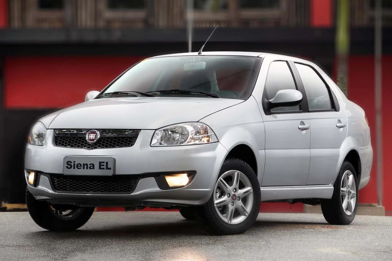 Um carro completo com autonomia de 610 km por menos de R$ 12 mil em 2025? Fiat Siena Stile volta a chamar atenção no mercado de carros usados 