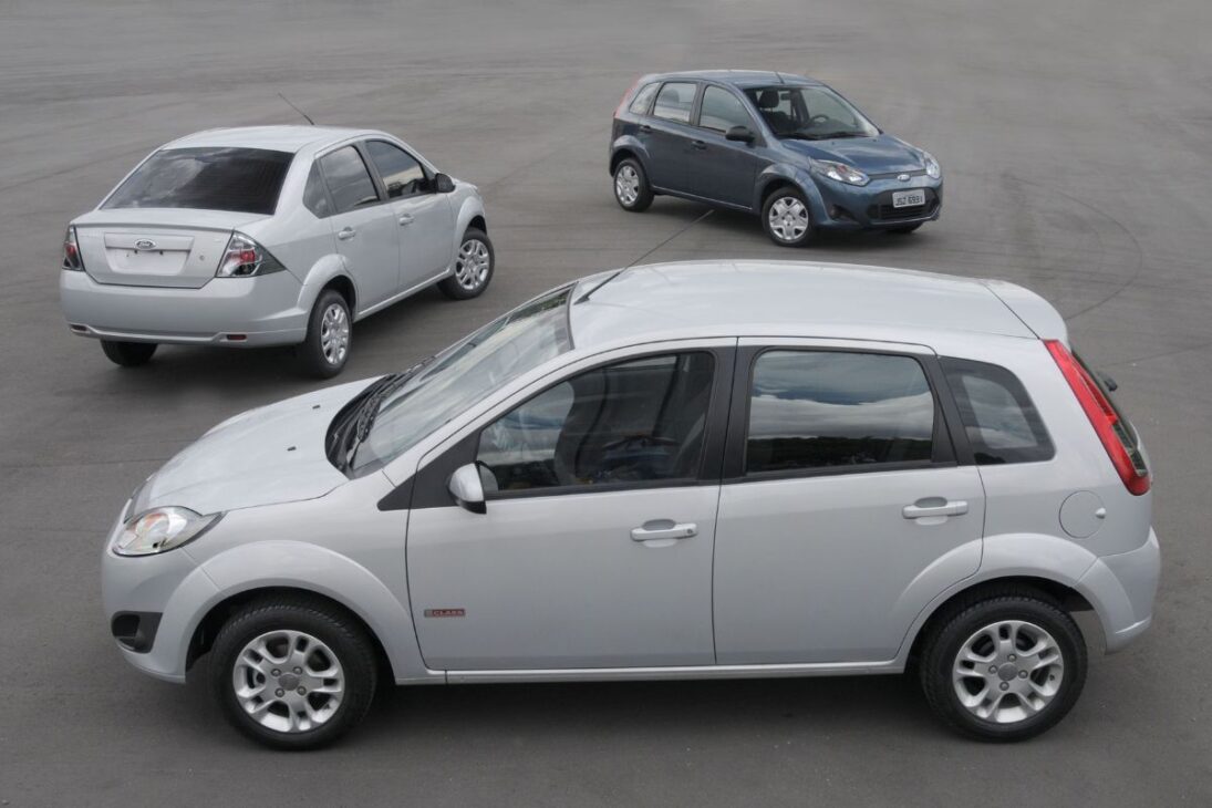 Ford Fiesta tem 3 versões que vão de R$ 32 mil a R$ 58 mil e rodam até 15,3 km/l com gasolina no mercado de usados
