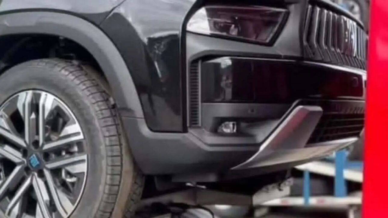 Nova Fiat Toro 2026 muda de nome para TD450, traz motor 2.2 turbodiesel, visual inspirado no Grande Panda e freio eletrônico. Confira.