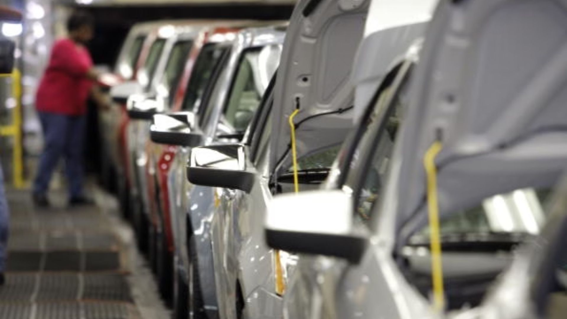 Conflito entre BYD e montadoras tradicionais leva governo a intervir com novas regras para importação de carros elétricos no Brasil.