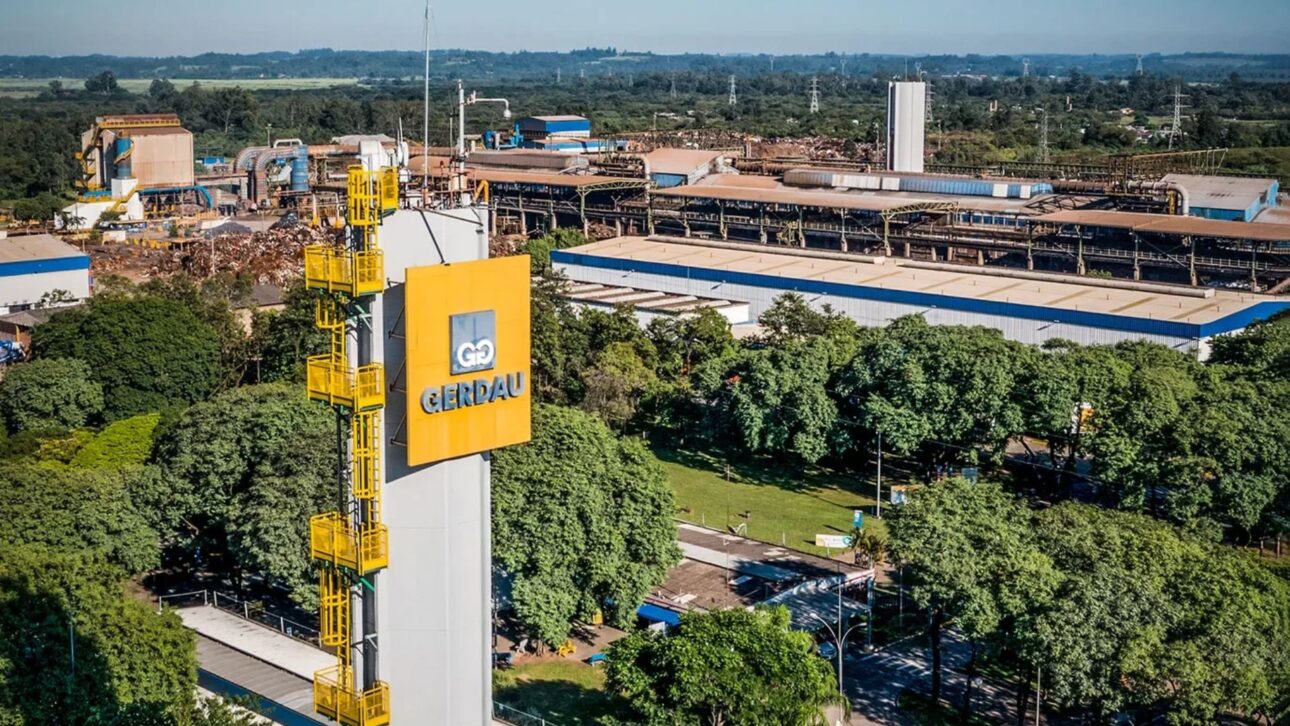 CEO da Gerdau critica concorrência desleal da China no aço e cobra ações do governo para proteger empregos e produção local.