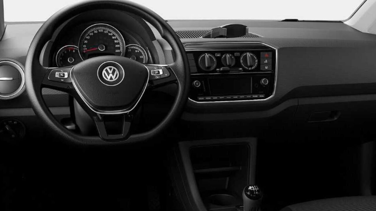 Volkswagen up! saiu de linha em 2021, mas ainda é destaque entre usados pelo motor 1.0 turbo, baixo consumo e preço competitivo.
