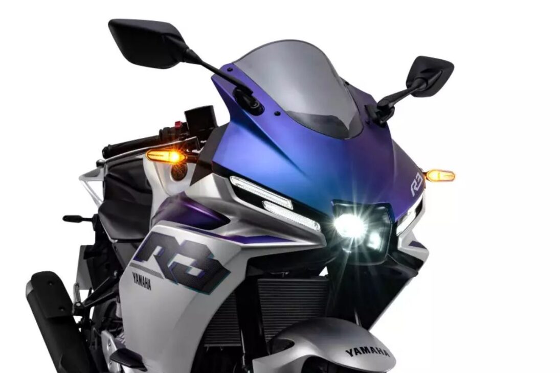 Mesmo trazendo conectividade via app e visual atualizado, a Yamaha R3 Connected 2026 perdeu 0,7 cv, segue com consumo elevado e não entrega quickshifter nem rastreamento independente, frustrando parte do público esportivo