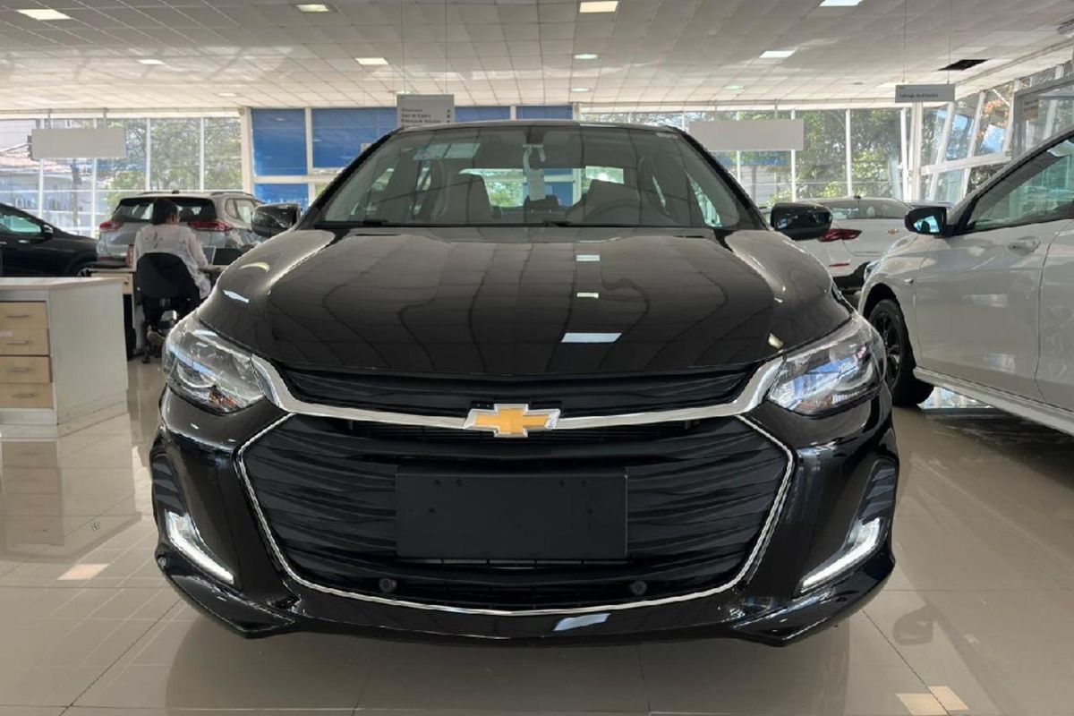 Onix sofre no mercado enquanto Brasil registra recorde de 7 mil carros 100% elétricos vendidos em julho de 2025, puxados por modelos chineses