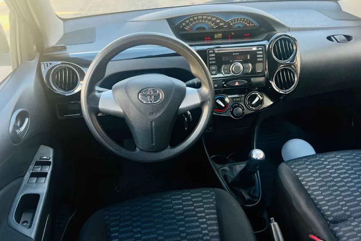 Toyota Etios se consolida como melhor usado do Brasil em 2025 com preço justo e manutenção abaixo de R$ 500
