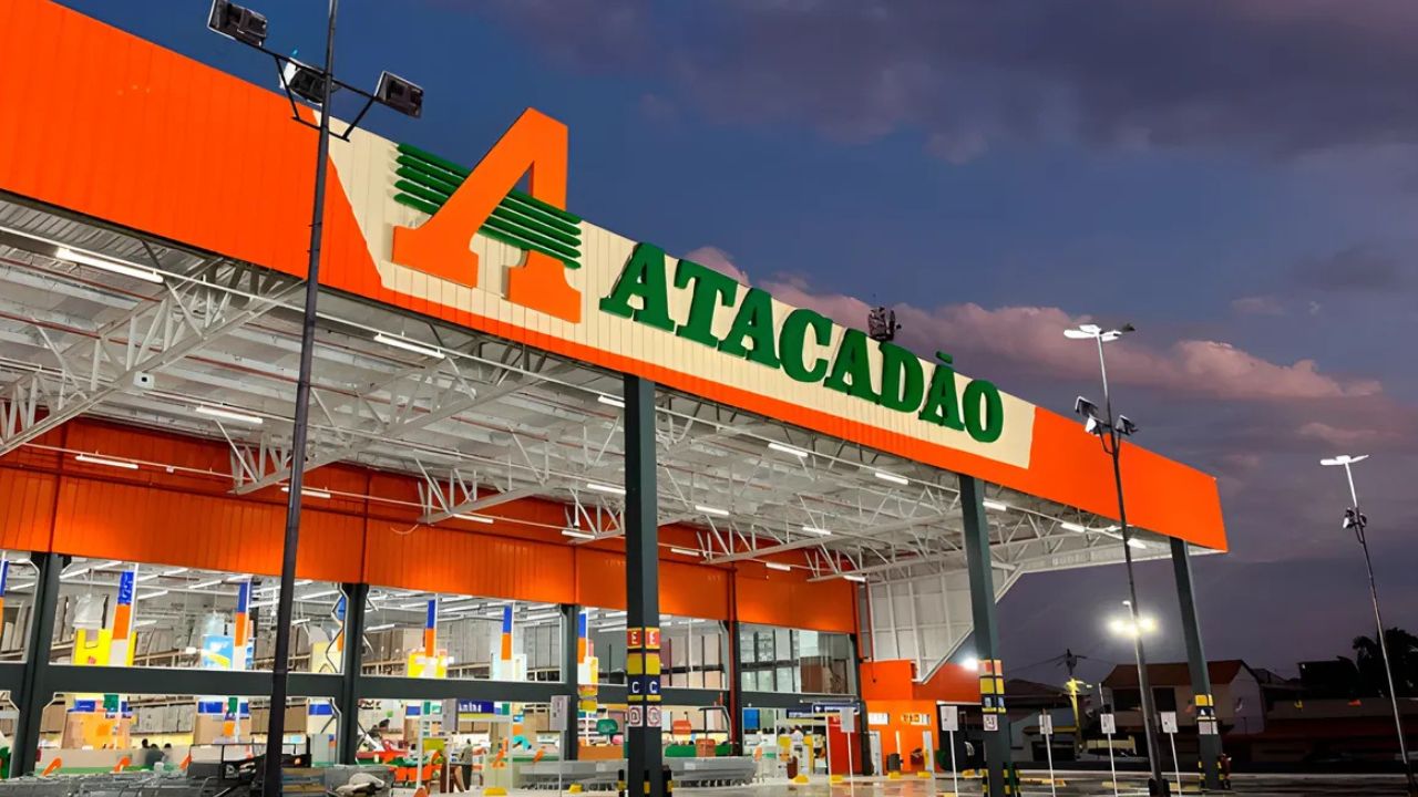 Atacadão abre novas vagas de emprego em São Paulo e Recife com salários atrativos e benefícios.