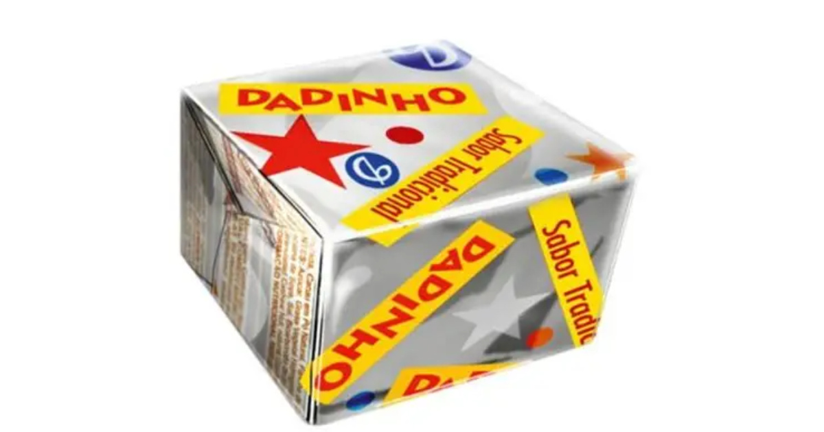 Descubra a surpreendente origem do Dadinho, o icônico doce brasileiro criado em 1954 em São Paulo e que atravessa gerações com seu sabor único.