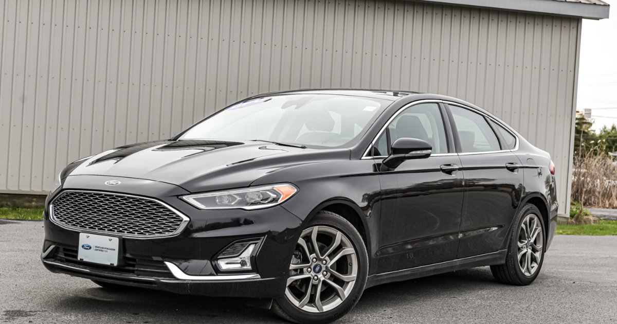 Descubra 4 carros usados que podem gerar altos custos de manutenção e peças raras. Veja quais modelos exigem atenção antes da compra. (Foto: dupuisford)