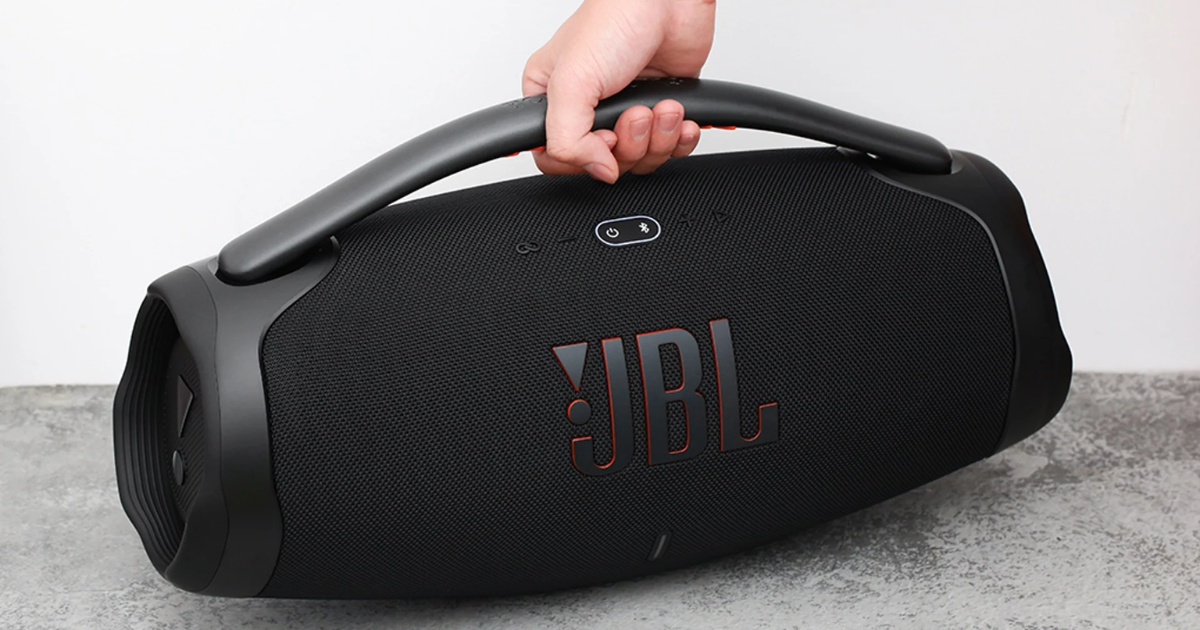 JBL Boombox 3 chega ao menor preço no Magalu AliExpress com 180W RMS, 24h de bateria, resistência IP67 e design portátil.