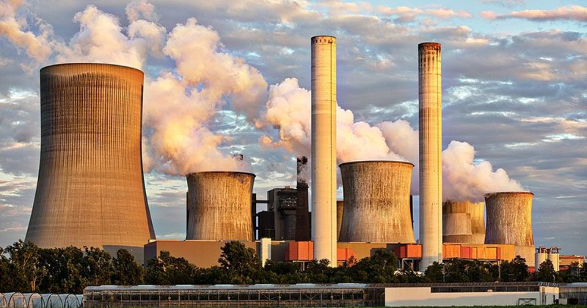 China investe em energia limpa no Sudeste Asiático, mas enfrenta críticas por poluição de rios e mineração de níquel.