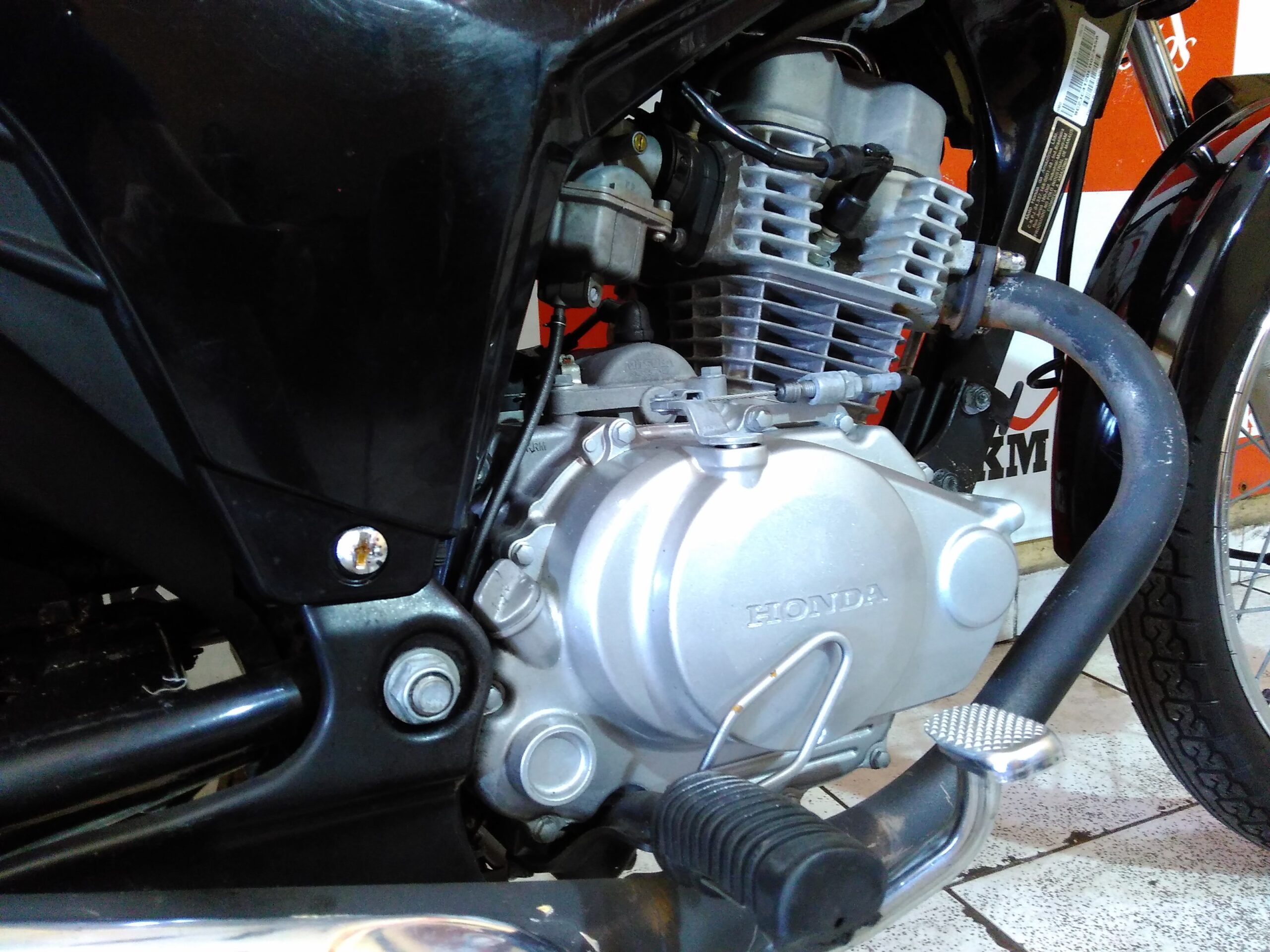 O motor de duas rodas mais popular da Honda no Brasil: rodava mais de 200 mil km sem abrir, equipou milhões de motos utilitárias e se tornou lenda antes de se despedir em 2008