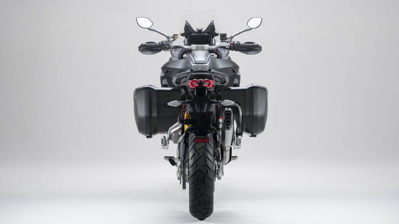 Conheça a nova Ducati Multistrada V4S 2025, a moto que traz motor de 170 cv, radar anticolisão e interface em português.