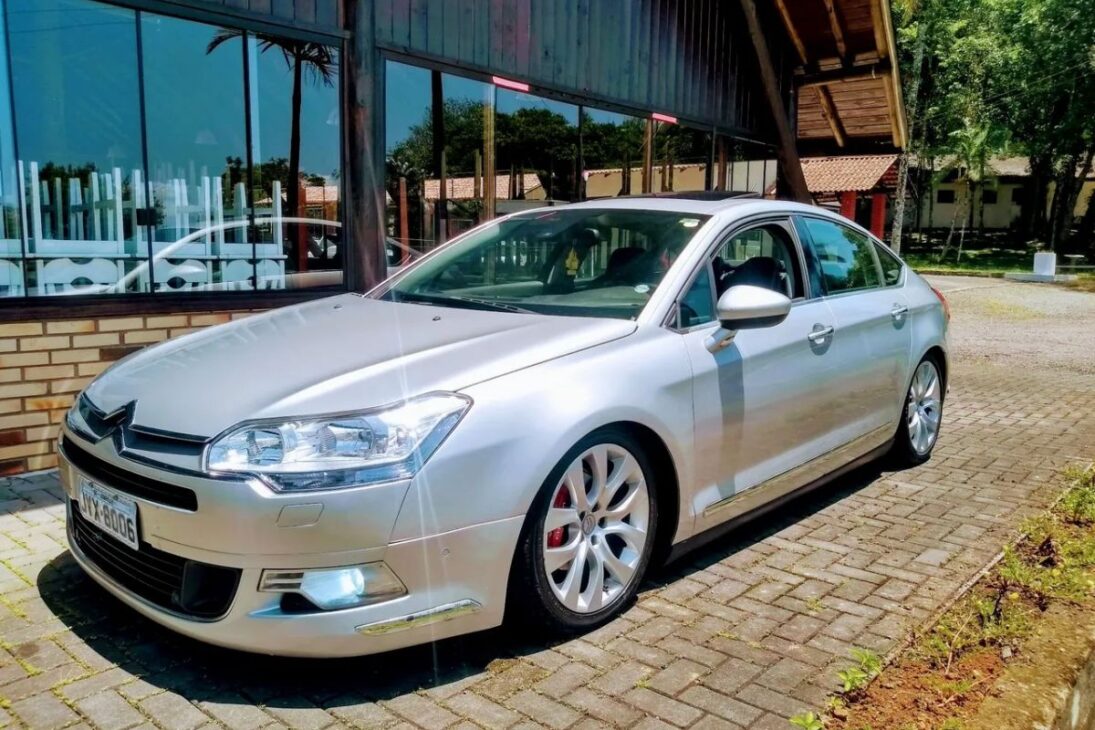 5 carros rejeitados no Brasil por consumo alto, manutenção cara e fama de defeitos