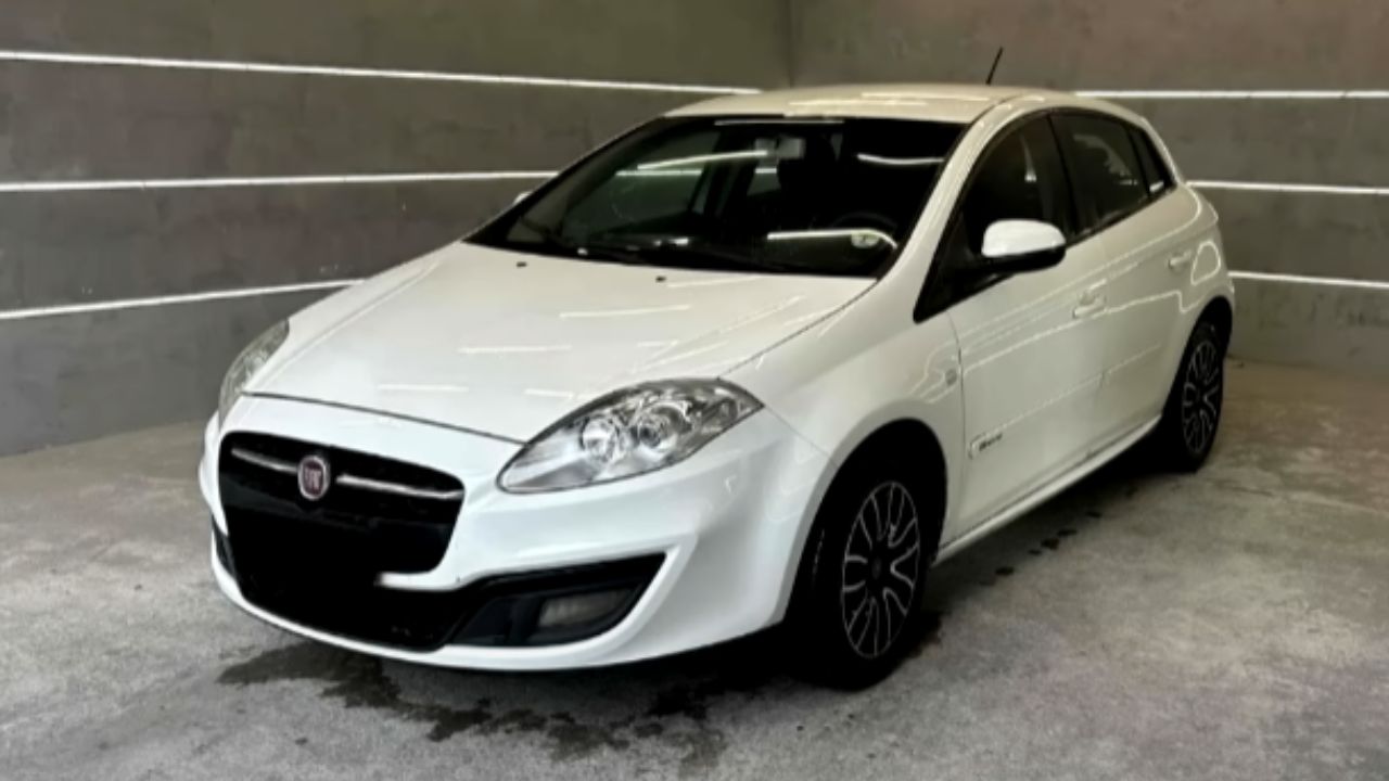 Fiat Bravo (2016): Um hatch médio de ano mais novo, recomendado pela dirigibilidade, desde que seja a versão manual e fuja do câmbio Dualogic. Imagem: Canal Opinião Sincera

