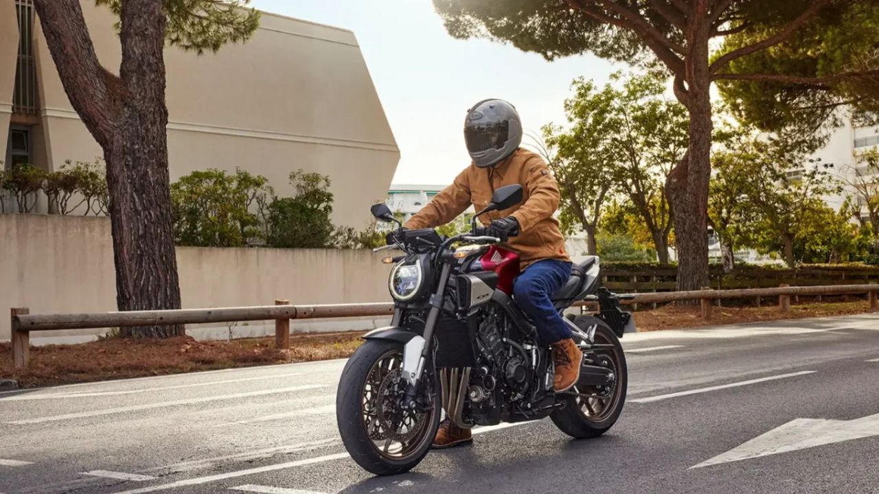 Análise Honda CB 650R moto de R$ 65 mil tem embreagem eletrônica, mas peca por não ter USB, GPS ou modos de pilotagem