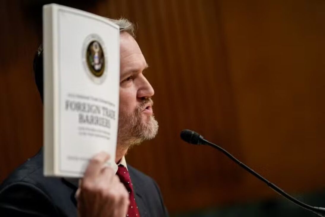 A Seção 301 é um instrumento legal criado em 1974 que permite aos EUA investigar práticas comerciais consideradas desleais e aplicar retaliações. 