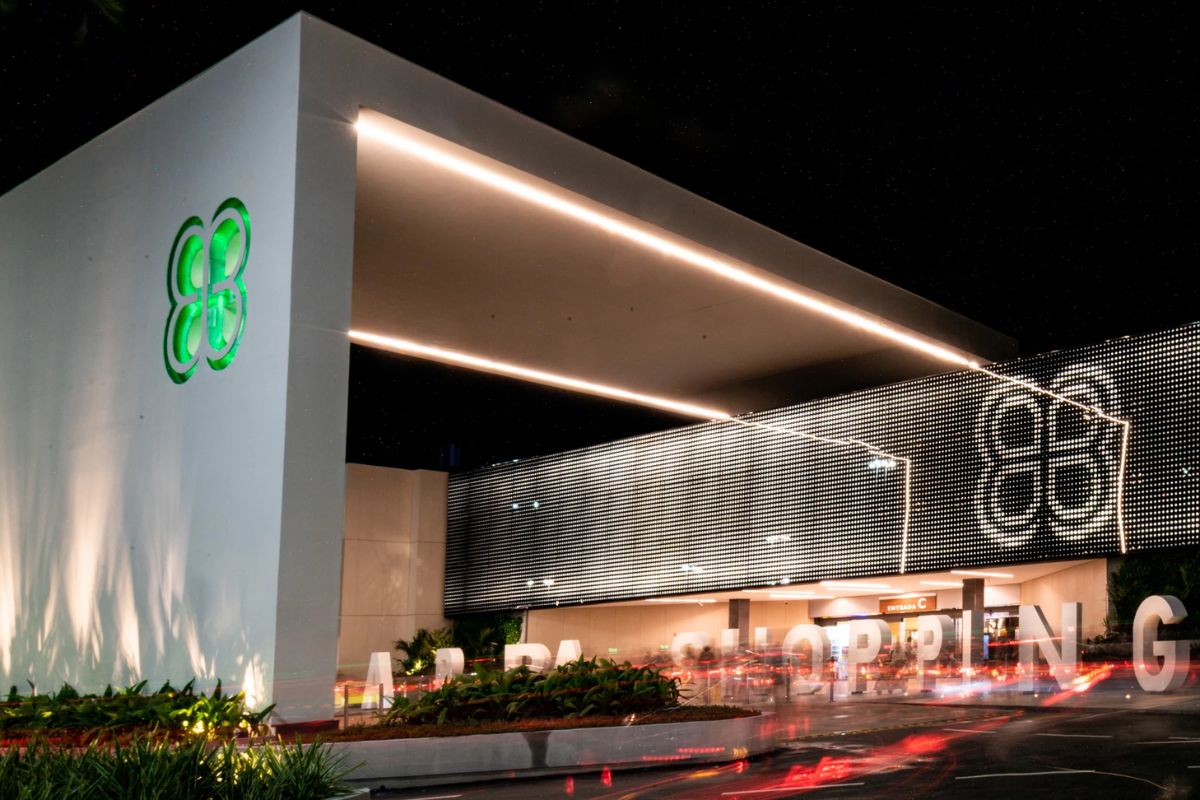 BarraShopping completa quatro décadas com mais de 700 lojas, redefiniu a Barra da Tijuca, ampliou serviços e se tornou ícone do consumo carioca.