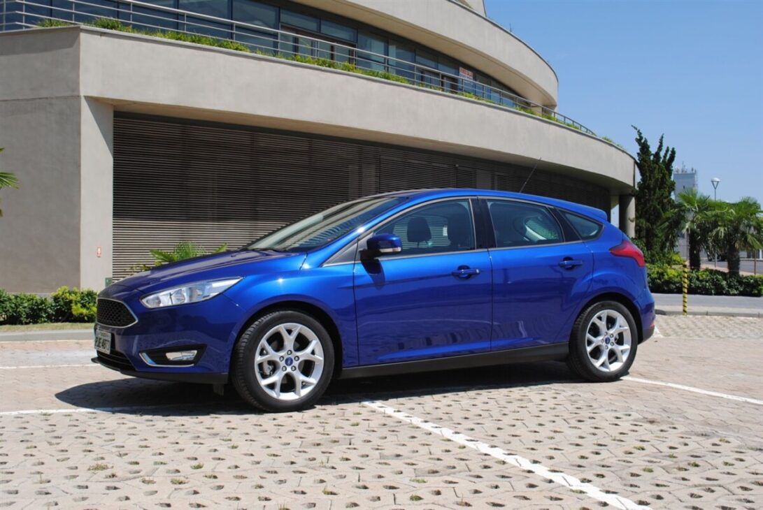 7 carros espaçosos e econômicos que cabem a família toda, custam a partir de R$ 38 mil e ainda rodam mais de 12 km/l; versões entre 2014 e 2017