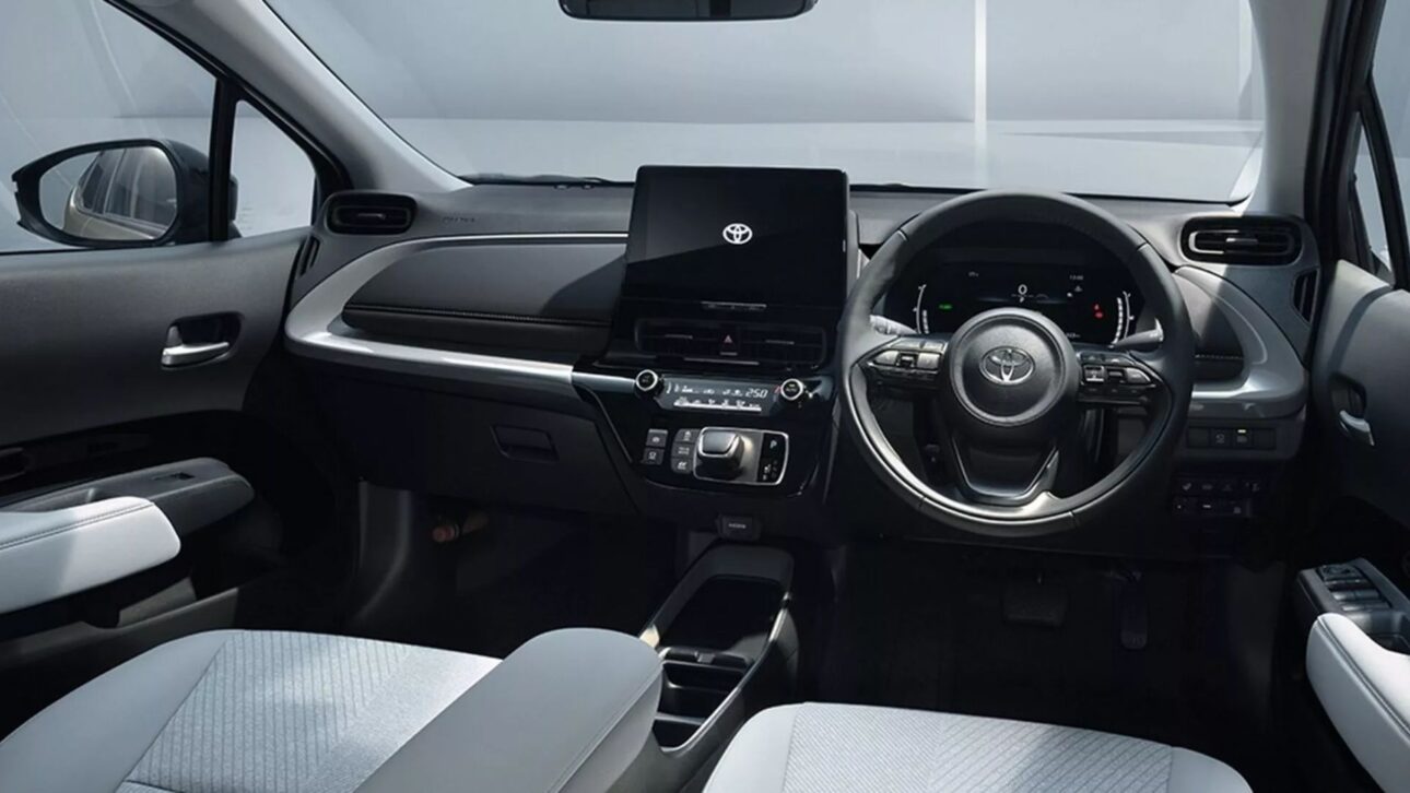 Toyota lança Aqua no Japão, hatch híbrido com design do Prius e motor do Yaris Cross, rival direto de Honda Fit e Nissan Note.