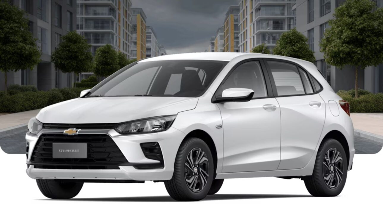 Chevrolet Onix 1.0 MT 2026 é a versão de entrada do hatch, com motor aspirado, câmbio manual e consumo de até 20 km/l.