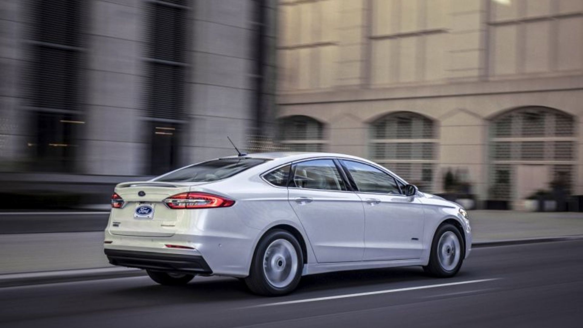 Descubra 4 carros usados que podem gerar altos custos com manutenção, peças raras e recalls. Veja quais modelos exigem atenção antes da compra.