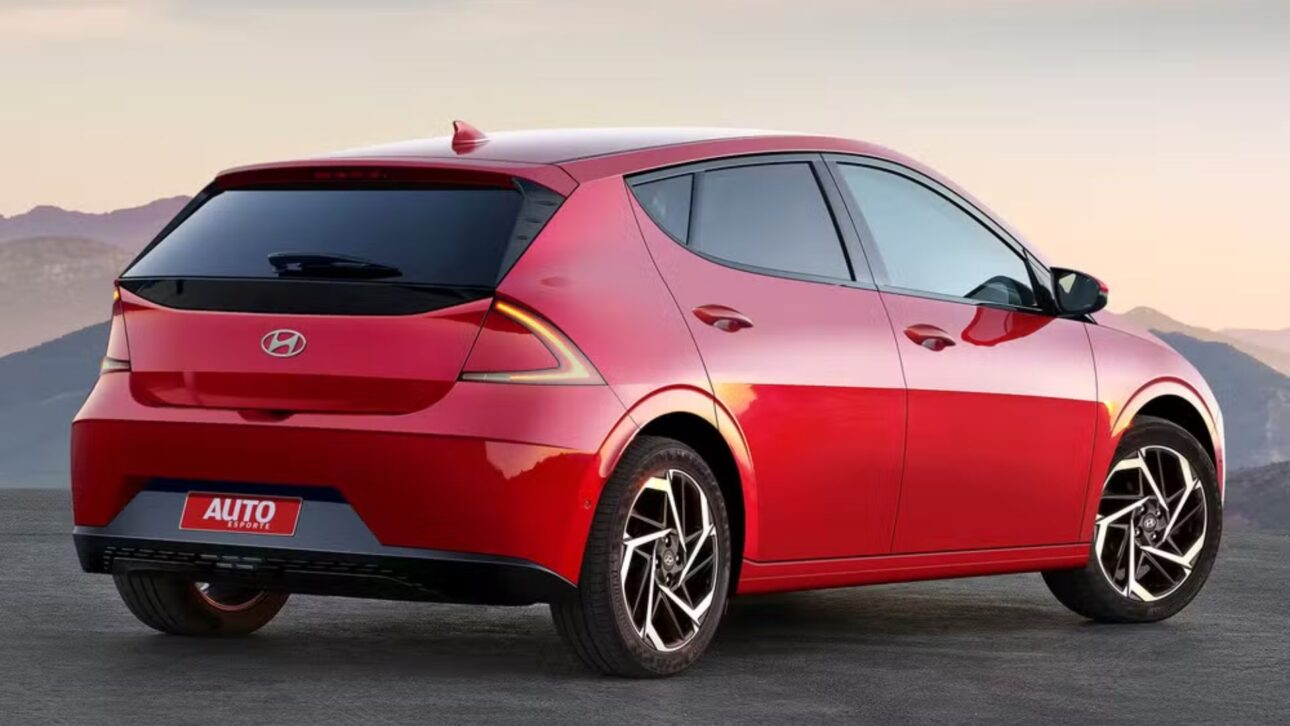 Novo Hyundai HB20 2026 é flagrado em testes em Ubatuba com plataforma inédita, motor 1.0 turbo, mais espaço e tecnologias avançadas. (Imagem: autoesporte)