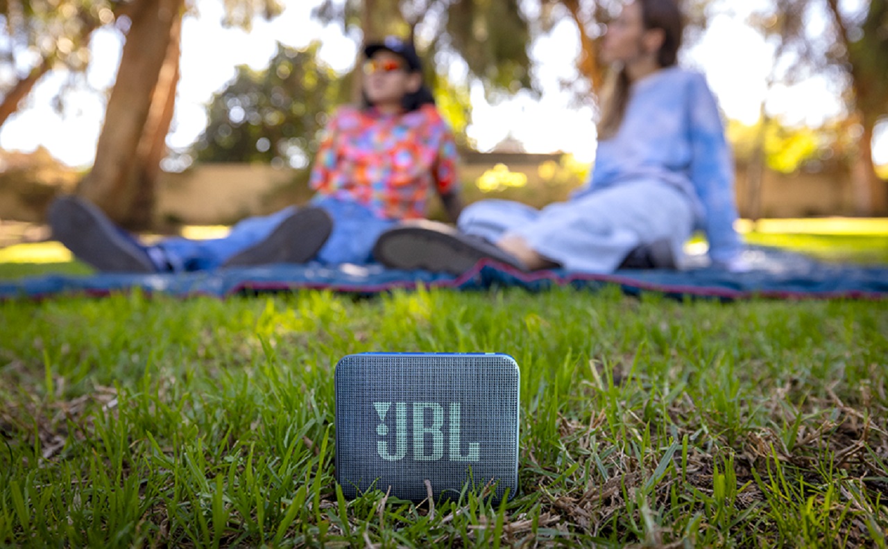 JBL lança Go Essential 2 no Brasil: caixa de som compacta com USB-C e resistência à água chega na faixa de R$ 200 e promete agitar o mercado
