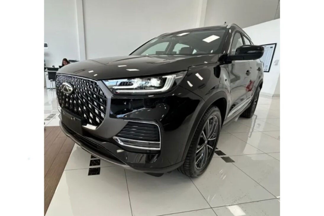 O Tiggo 8 PRO 2026 chega ao Brasil com 7 lugares, motor 1.6 turbo de 187 cv, consumo de até 12,5 km/l e custa R$ 201 mil, entregando equipamentos que rivais mais caros