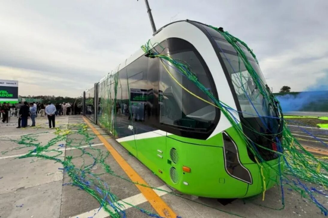 O diferencial do primeiro bonde urbano sem trilhos é a tecnologia chamada Digital Rail Transit (DRT). 