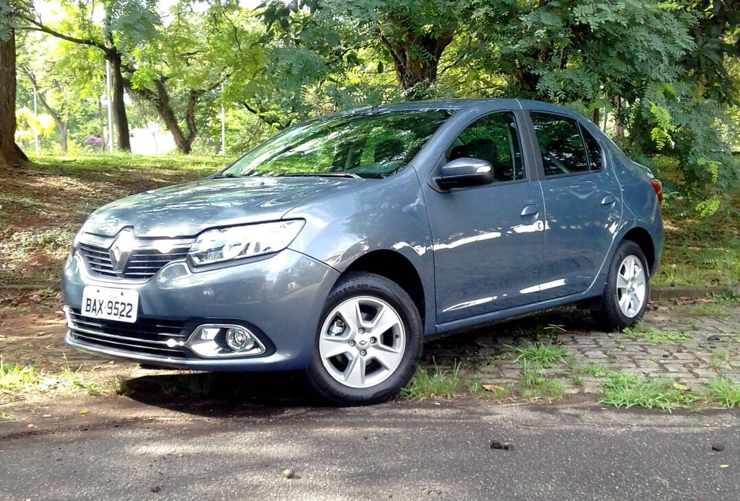 7 carros espaçosos e econômicos que cabem a família toda, custam a partir de R$ 38 mil e ainda rodam mais de 12 km/l; versões entre 2014 e 2017