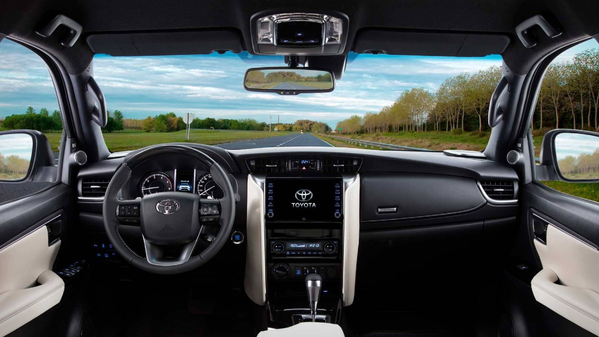 SUVs 4x4 em 2025 conquistam o Brasil com motores potentes, tecnologia e robustez. Jeep Compass, Toyota SW4, Renegade Trailhawk e Commander lideram o segmento.