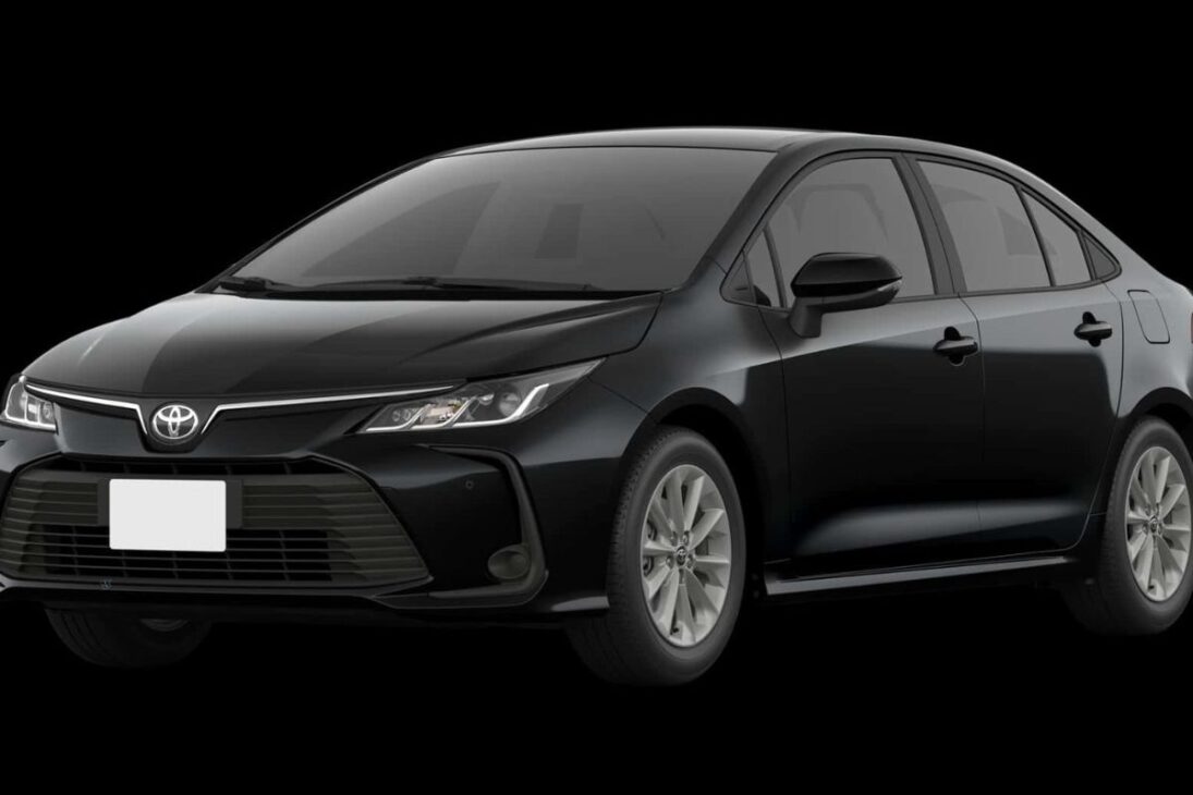 Toyota lança Corolla GLI 2025 com cortes de custo e preço de R$ 105 mil para taxistas e PCD, herdando espaço do Yaris após saída de linha