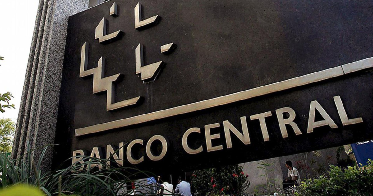 Congresso discute lei que ameaça a autonomia do Banco Central e gera alerta no mercado sobre riscos à economia brasileira.