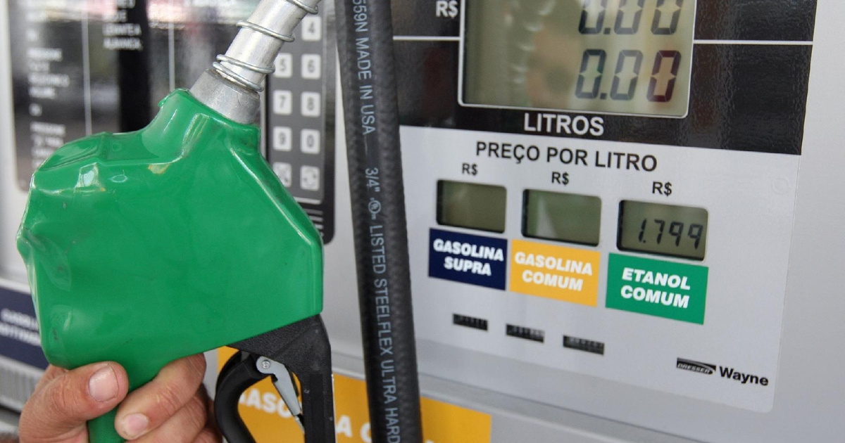 Procon-JP interdita posto em João Pessoa após flagra de preço enganoso nas bombas. Caso ocorre durante CPI dos combustíveis na capital.