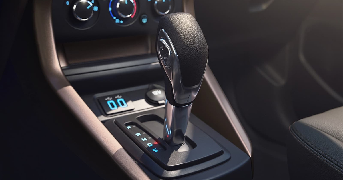 Saiba por que o uso incorreto da posição P no câmbio automático pode danificar a transmissão e como evitar prejuízos caros.