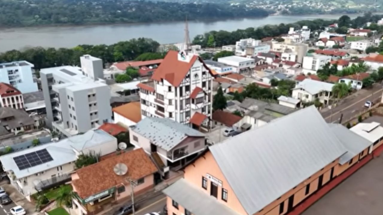 8 cidades pequenas no interior de SC com casas de enxaimel e índice de segurança europeu, ideais para quem busca tranquilidade