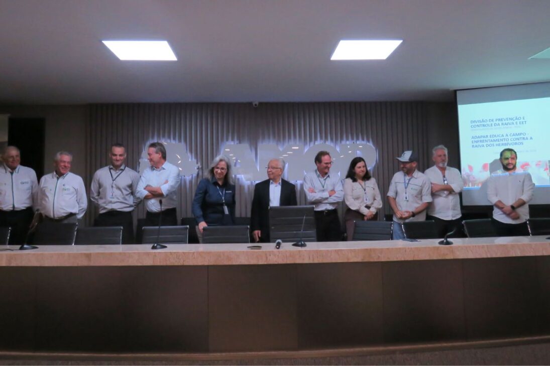 O Oeste do Paraná foi palco de um encontro que destacou a mobilização contra raiva em herbívoros no Paraná, reunindo produtores, gestores e técnicos da Adapar