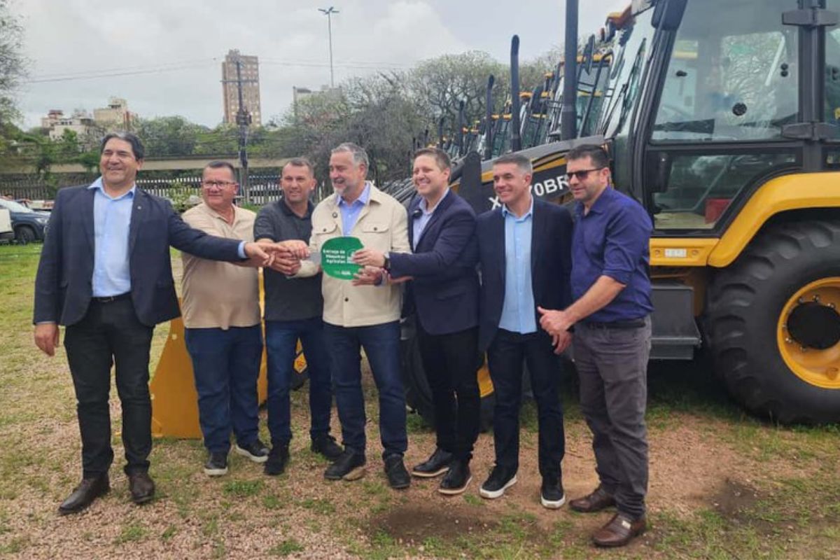 A Agricultura no Rio Grande do Sul recebeu um importante impulso com a entrega de dez retroescavadeiras a municípios gaúchos, em uma ação do Ministério da Agricultura e Pecuária (Mapa)