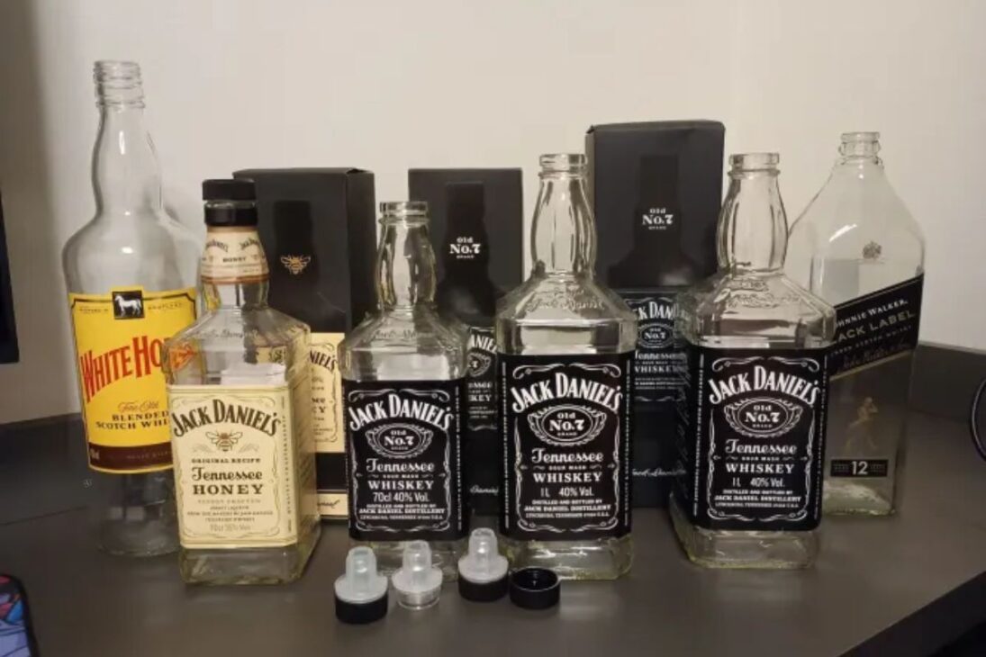 Brasileiros estão pagando até R$ 400 por garrafas de uísque vazias usadas em golpes de falsificação que enganam até especialistas