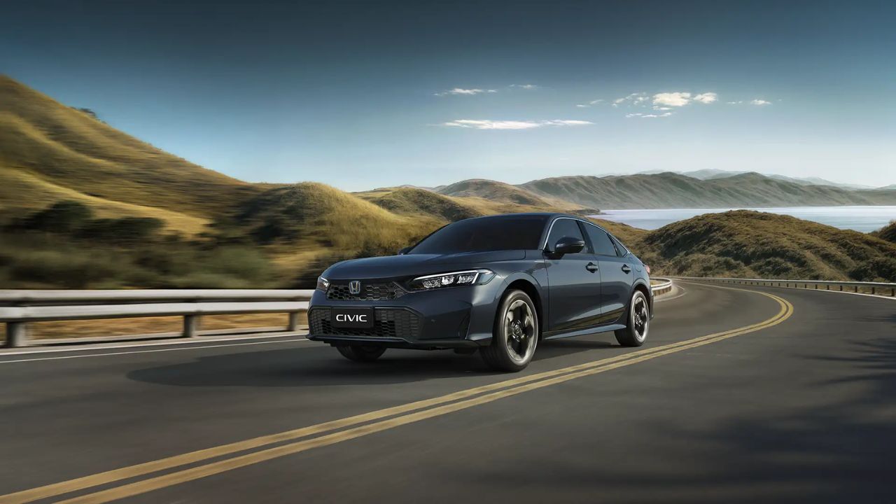 Com linhas mais sóbrias e uma silhueta alongada, o design do novo Honda Civic troca a agressividade da geração anterior por uma elegância discreta e atemporal