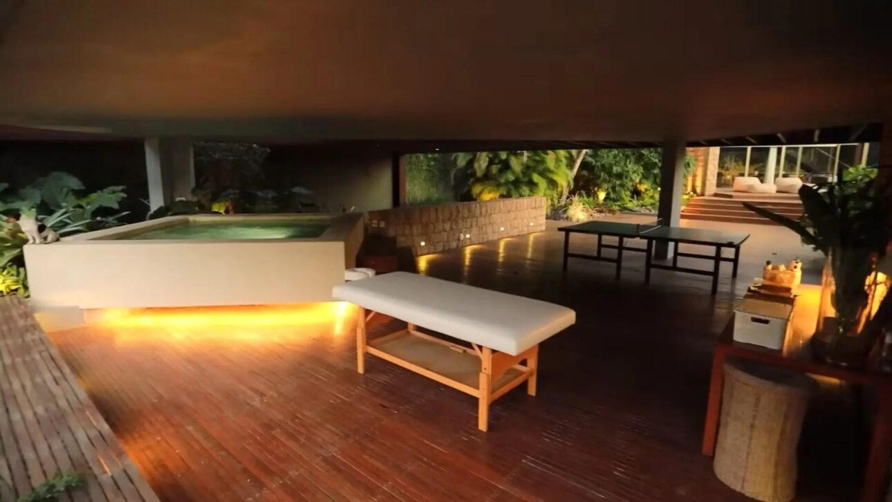 Residência de R$ 250 milhões de Márcio Garcia no Joá reúne sete suítes, 18 banheiros, piscina semiolímpica e vista para a Pedra da Gávea.